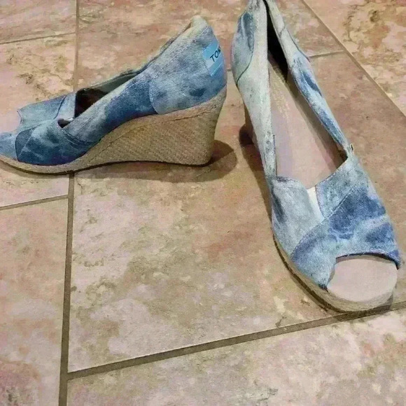 EUC women's Toms peep toe Michelle sandal wedge shoes size 9, $13 - Picture 2 of 5